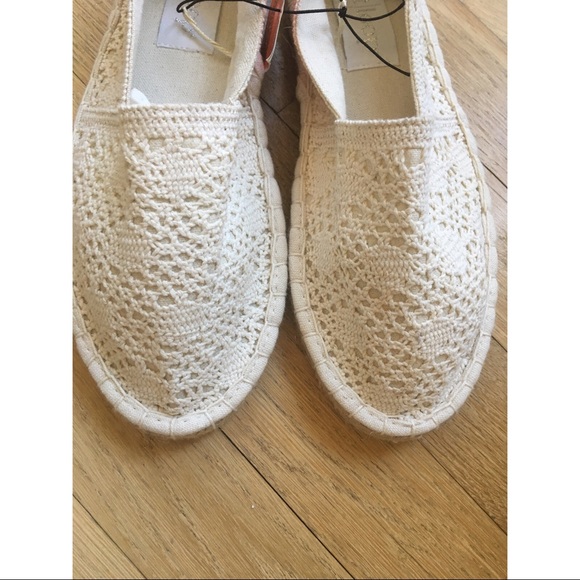 FREE NWT White Eyelet Espadrilles - Picture 2 of 7
